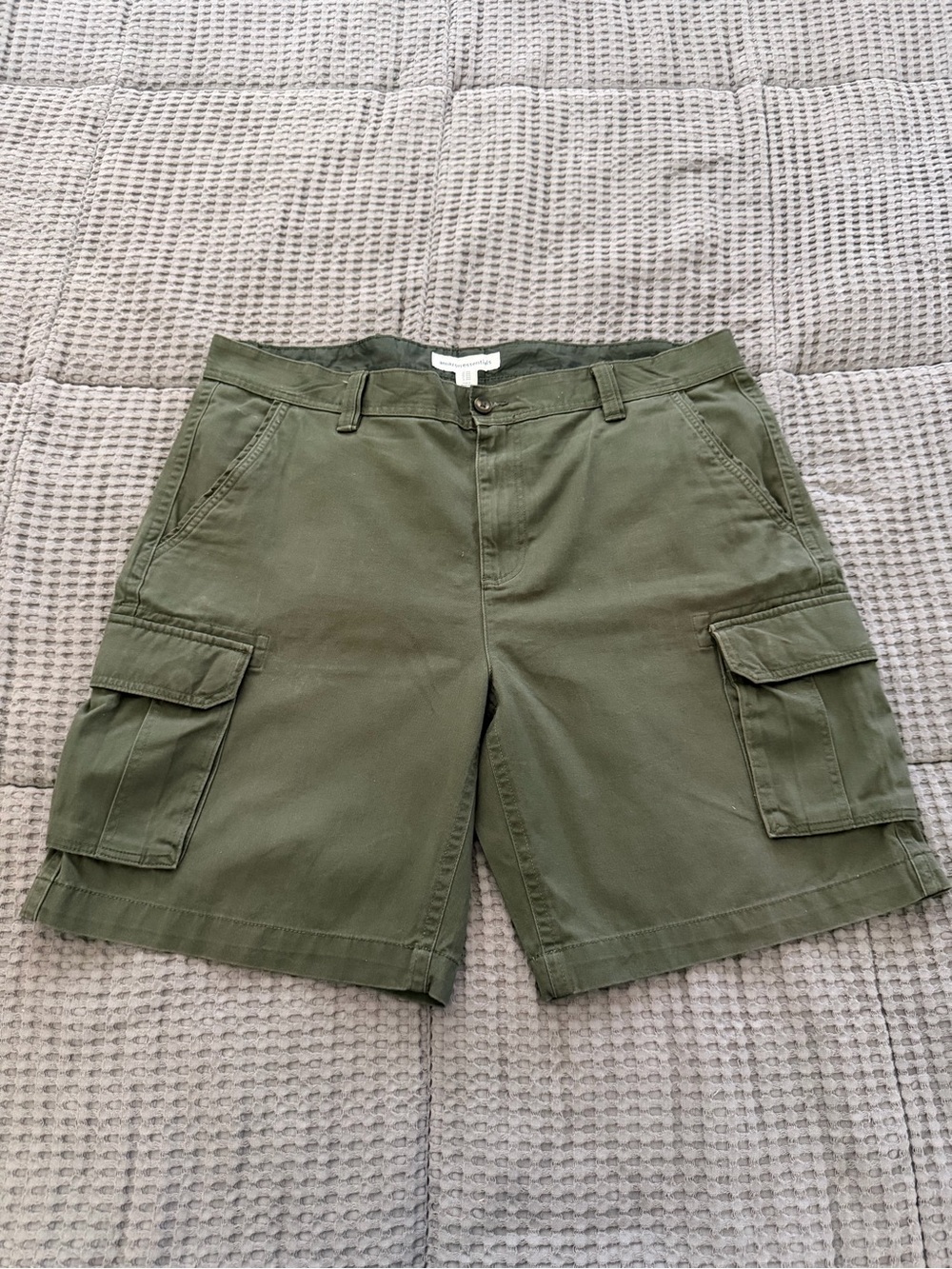 Amazon Essentials Men's Green Cargo Shorts Flat Front Cargo Pockets Size 40